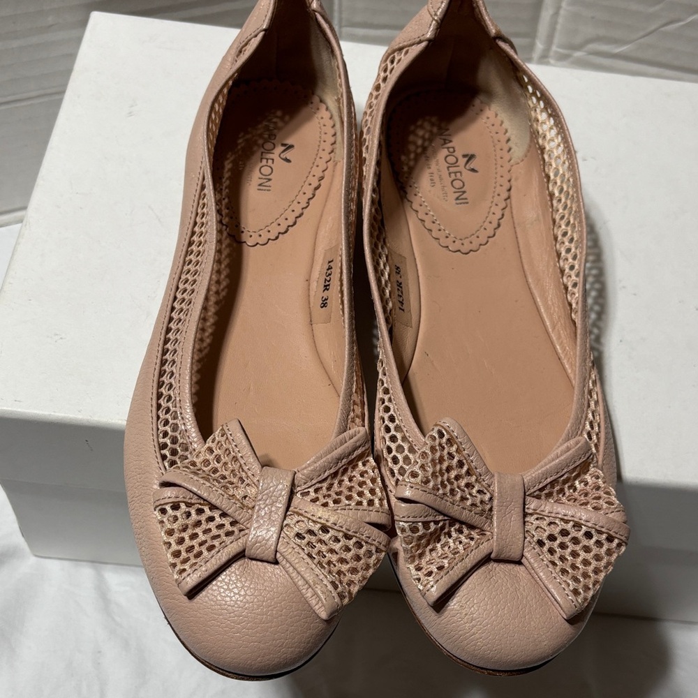 Napoleoni leather upper/lining flats with bow. EUC
